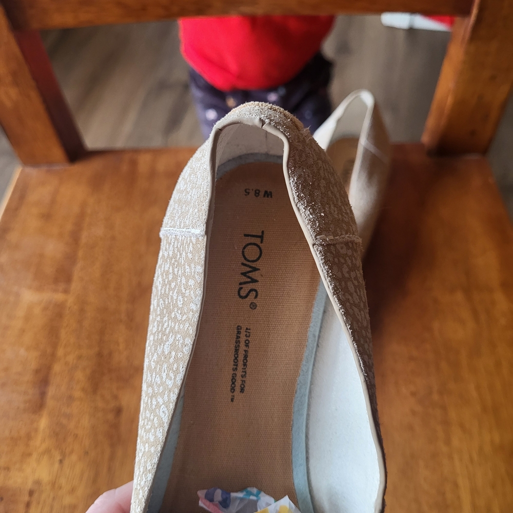 TOMS Women's Tan Slip-On Shoes - Picture 3 of 4
